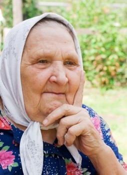 7970966_s grand-mère